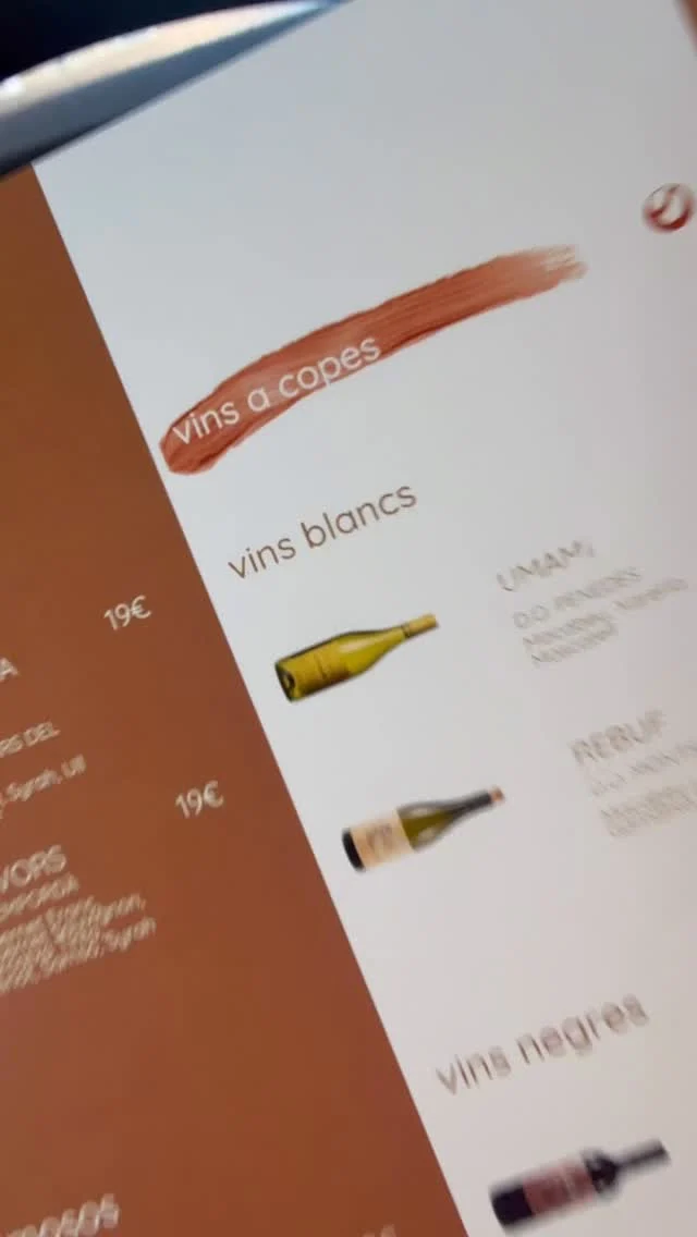 “🍷✨ Creem per a tu el disseny i la selecció de vins perfectes per potenciar la teva oferta gastronòmica. 📋💧 A més, t’ofe